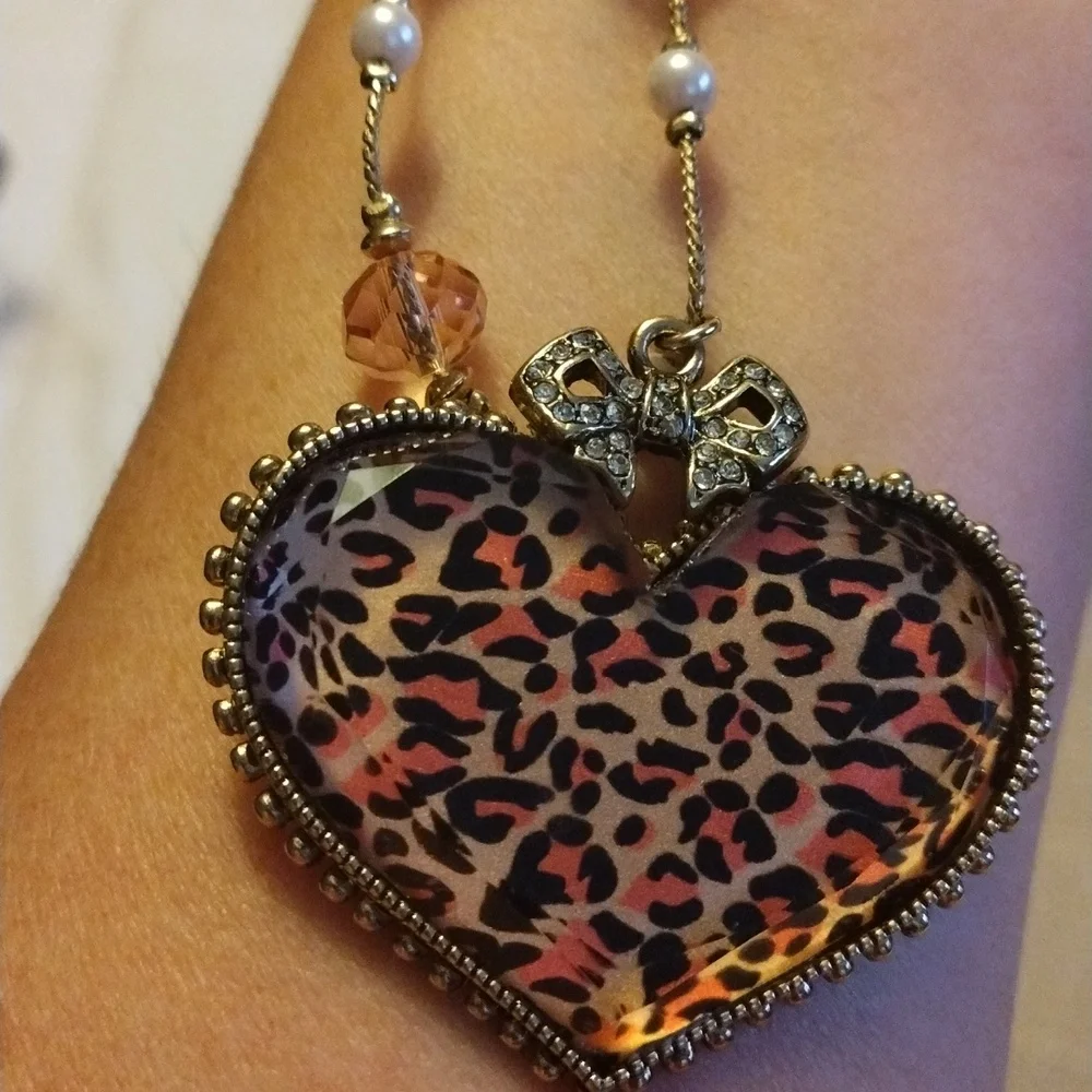 Betsey Johnson Three Tier Heart Necklace Faceted Heart Gorgeous - Picture 12 of 12